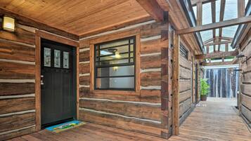 House (1 Bedroom) | Interior
