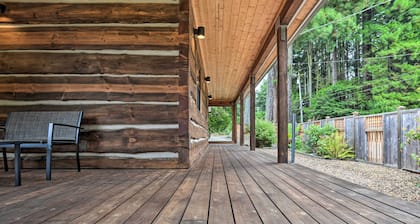 Quiet & Cozy Eureka Home Near Sequoia Park & Zoo!