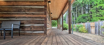 Quiet & Cozy Eureka Home Near Sequoia Park & Zoo!