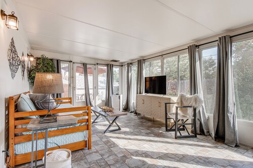 Dog-friendly Ranch Retreat ~ 5 Mi to Denver!