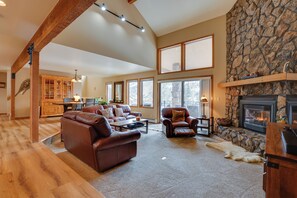 Apartment (4 Bedrooms) | Interior - Deck + Mtn View: Keystone Townhome Near Resort! (Keystone)