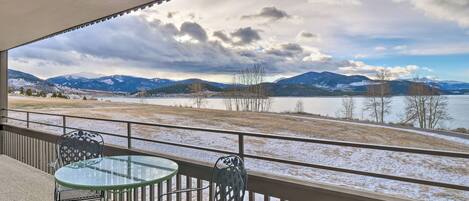 Apartment (2 Bedrooms) | Outdoor dining