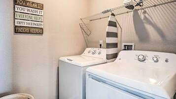 ู
ูุฒู (3 Bedrooms) | ุงูู
ูุดุฃุฉ ู
ู ุงูุฏุงุฎู