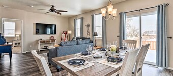 บ้าน Windsor ที่เงาะระห่ำ พร้อมอุปกรณ์ปิ้งย่าง ~ ใกล้ทะเลสาบ 3 ไมล์!