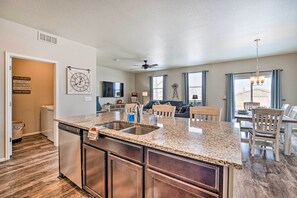 House (3 Bedrooms) | Interior