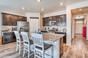 House (3 Bedrooms) | Interior