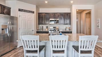 House (3 Bedrooms) | Interior