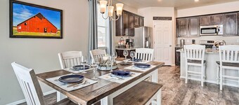 Dreamy Windsor Home With Grill ~ 3 Miles to Lake!