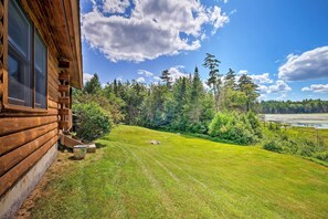 Interior - Jacksonville Cabin w/ Wraparound Deck & Views (Jacksonville)