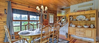Jacksonville Cabin w/ Wraparound Deck & Views