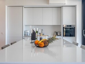 Refrigerador, lavavajillas, periquera y máquina de hielo