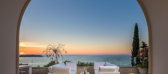 Villa Raja - Seven Bedroom Villa, Sleeps 14