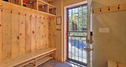 Luxury 4 BR Cabin: 2 King Suites on Shuttle Route