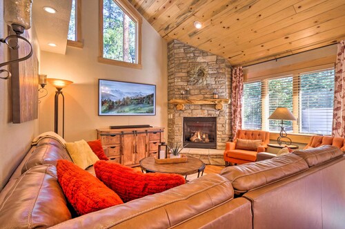 Luxury 4 BR Cabin: 2 King Suites on Shuttle Route