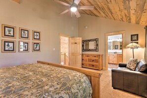 Interior - Luxury 4 BR Cabin: 2 King Suites on Shuttle Route (Winter Park)