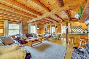 House (6 Bedrooms) | Interior