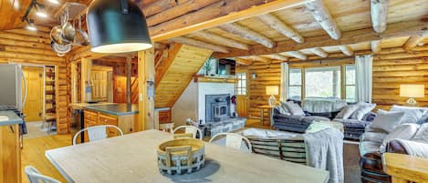 House (6 Bedrooms) | Interior