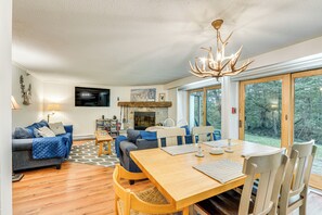 Apartment (3 Bedrooms) | Interior - Renovated Ski-in/ski-out Peru Condo at Bromley Mtn (Peru)