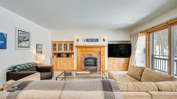 Apartemen (4 Bedrooms) | Bagian depan properti