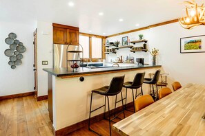 Apartment (3 Bedrooms) | Interior - Elegant Vail Home - Walk to Booth Falls Trail (Vail)