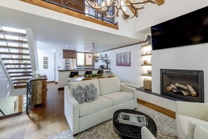 Unclassified image, 4 of 38, button - Elegant Vail Home - Walk to Booth Falls Trail (Vail)