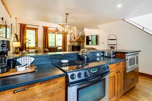 Apartment (3 Bedrooms) | Interior - Elegant Vail Home - Walk to Booth Falls Trail (Vail)