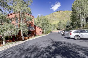 Unclassified image, 5 of 38, button - Elegant Vail Home - Walk to Booth Falls Trail (Vail)