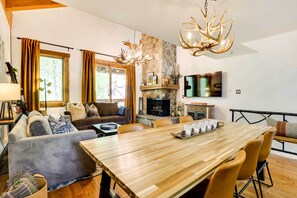 Apartment (3 Bedrooms) | Interior - Elegant Vail Home - Walk to Booth Falls Trail (Vail)