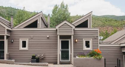 Chillside Chalet: Modern West Vail Townhouse!