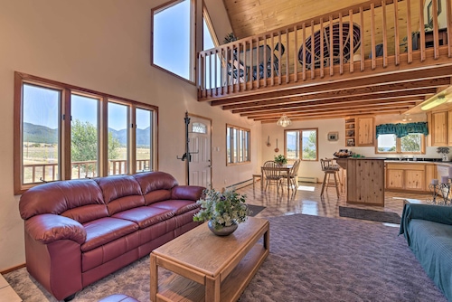 Questa Home w/ Views - 13 Mi to Red River Skiing!