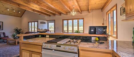 House (3 Bedrooms) | Interior