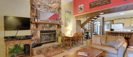 Apartment (1 Bedroom) | Living area | Fireplace, DVD player