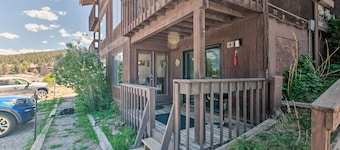 Angel Fire Condo: Walk to Slopes & Trails!