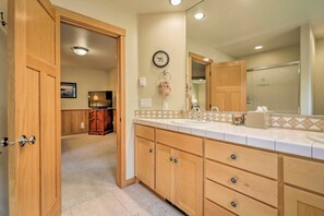 Apartment (3 Bedrooms) | Bathroom