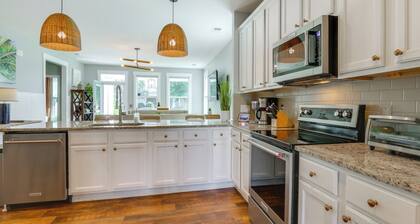 Coastal Home w/ Yard < 1 Mi to Old Town Bluffton!