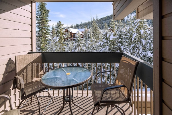 Apartment (2 Bedrooms) | Front of property
