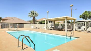 Apartment (2 Bedrooms) | Kolam renang | Kolam renang terbuka