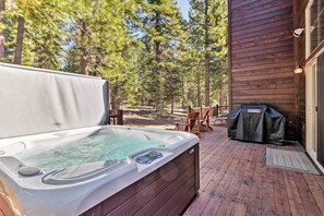 Interior - Truckee Escape w/ Hot Tub Near Ski Resorts (Truckee)