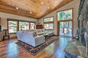 Interior - Truckee Escape w/ Hot Tub Near Ski Resorts (Truckee)