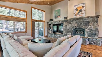 House (4 Bedrooms) | Front of property