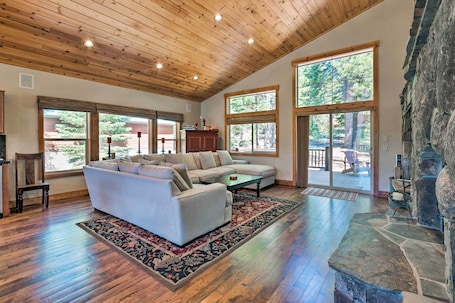 ํ์ฐ์ค (4 Bedrooms) | ๋ด๋ถ