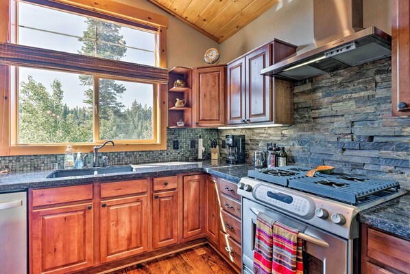 Interior - Truckee Escape w/ Hot Tub Near Ski Resorts (Truckee)