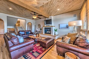 Interior - Luxe Ruidoso Home w/ Hot Tub + Mountain Views (Ruidoso)