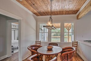 Interior - Historic Home w/ Yard Near St Mary's Strip! (San Antonio)
