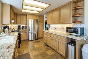 Interior - Indian Wells Oasis w/ Pool: Walk to Tennis Garden! (Indian Wells)