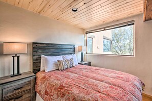 Apartment (2 Bedrooms) | Interior - El Prado Townhome w/ View of Taos Mountains! (El Prado)