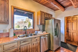 Apartment (2 Bedrooms) | Interior - El Prado Townhome w/ View of Taos Mountains! (El Prado)