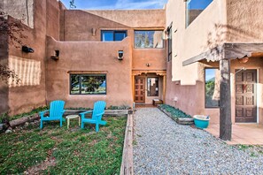 Apartment (2 Bedrooms) | Interior - El Prado Townhome w/ View of Taos Mountains! (El Prado)