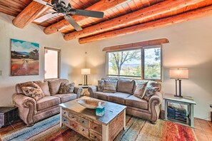 Apartment (2 Bedrooms) | Interior - El Prado Townhome w/ View of Taos Mountains! (El Prado)