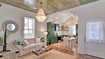 Cottage (2 Bedrooms) | Interior